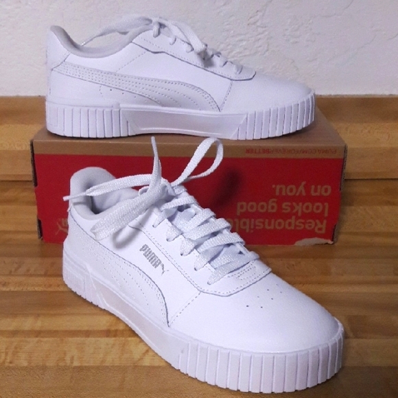 NWT "Puma" Carina 2.0 Woman's Sneaker Size 7.5 or 8 - Picture 1 of 5